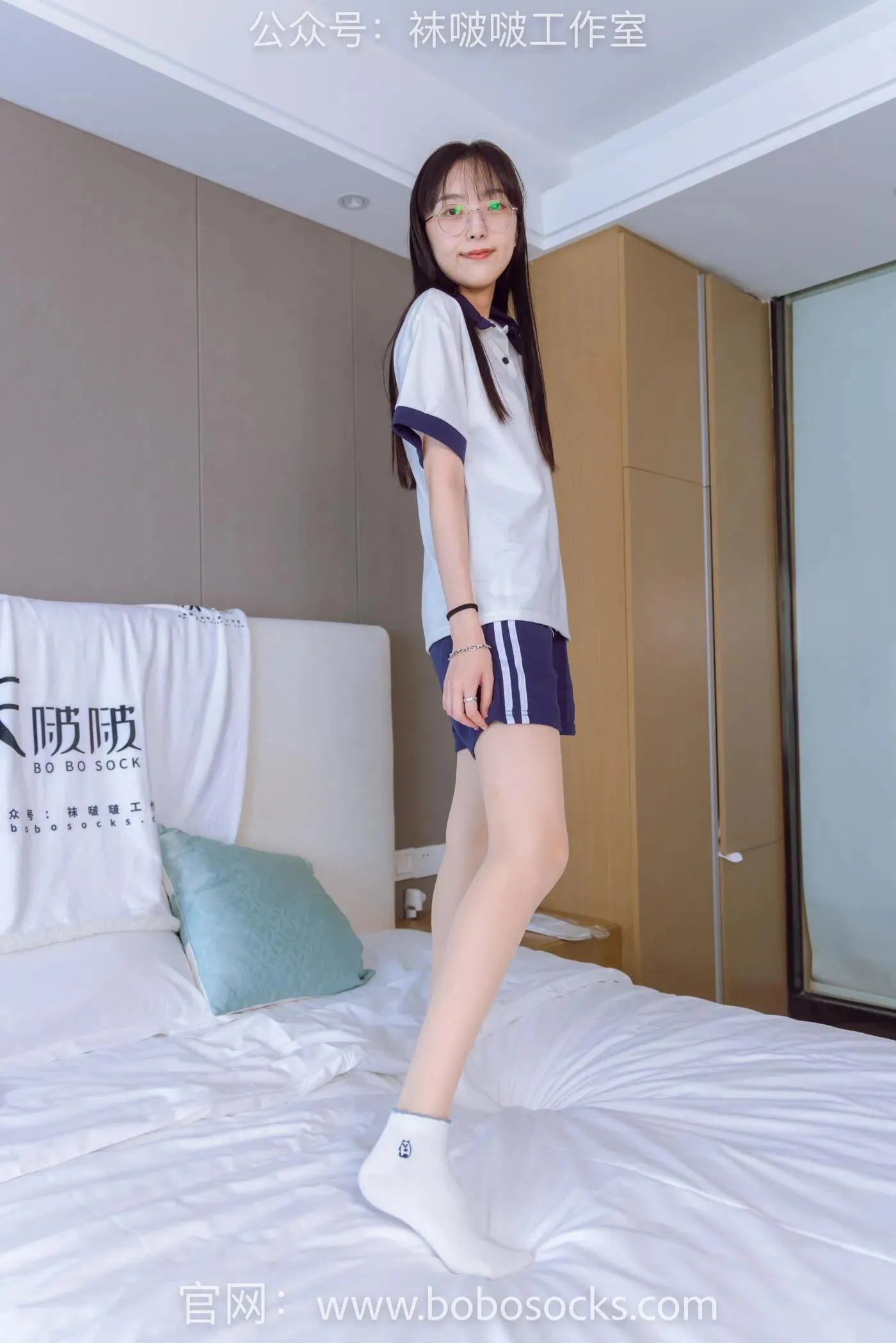 [BoBoSocks袜啵啵]NO.118 稚予-运动鞋、白棉袜、肉丝、踩小熊玩偶 [140P]插图6